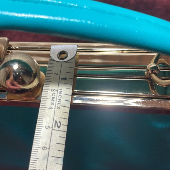 TURQUOISE WITH GOLD TRIM FITTED HANDBAG IS ALSO A CROSSBODY PURSE. - Picture 12 of 16